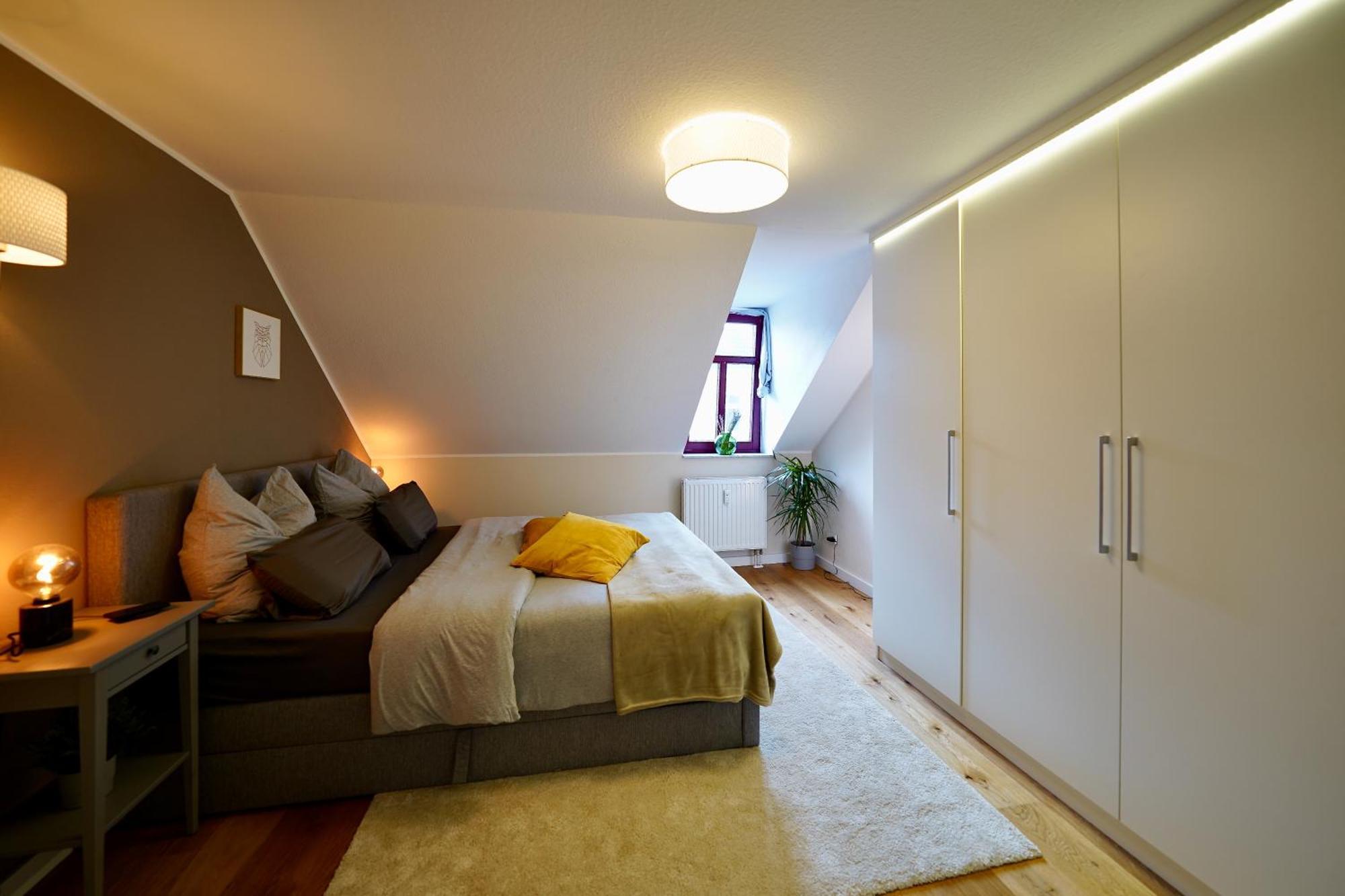 Edler Wohnraum Noble Stadtoase Mit Boxspringbett, Kaffeevollautomat & Parkplatz Zwickau Luaran gambar