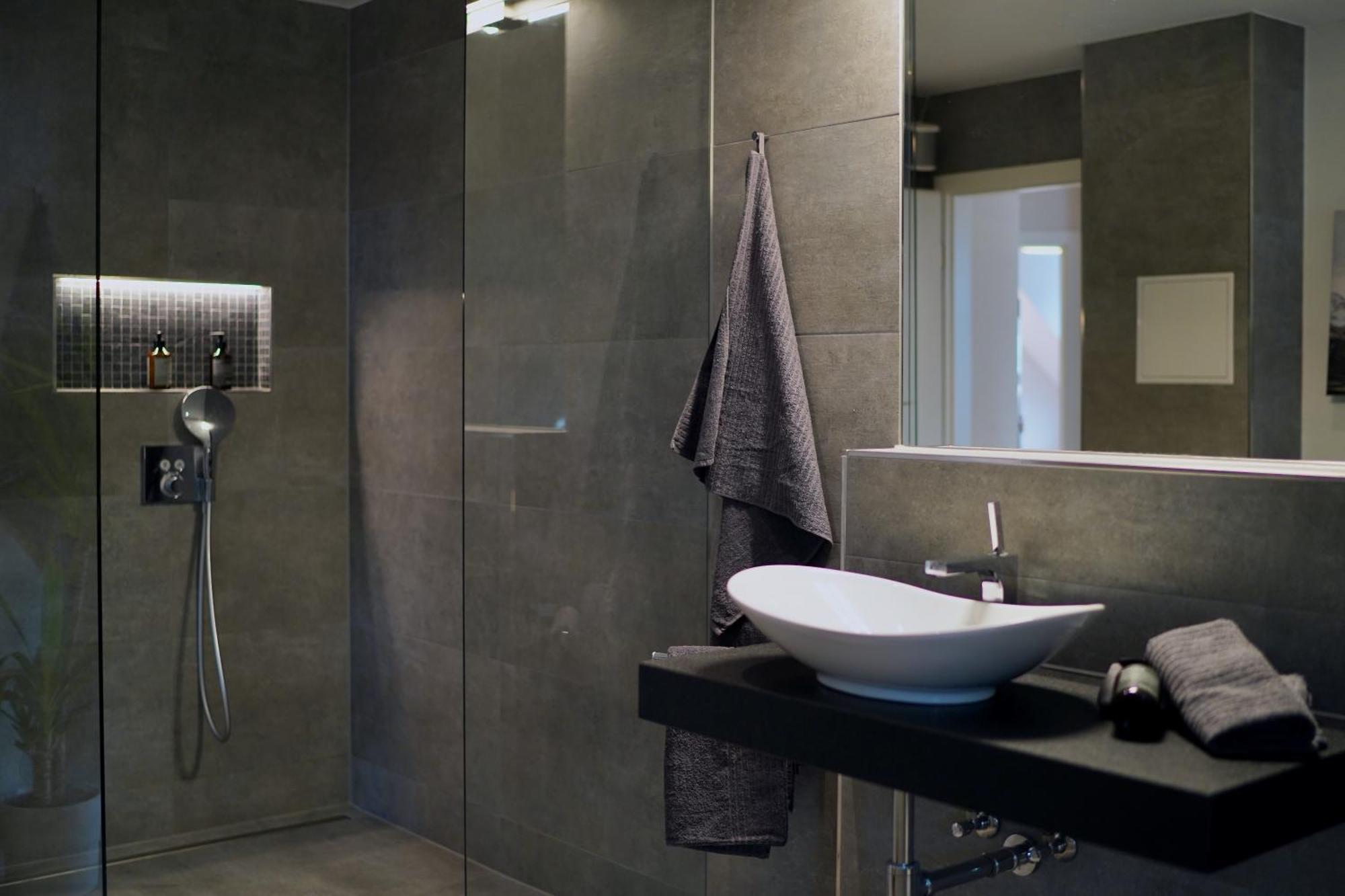 Edler Wohnraum Noble Stadtoase Mit Boxspringbett, Kaffeevollautomat & Parkplatz Zwickau Luaran gambar