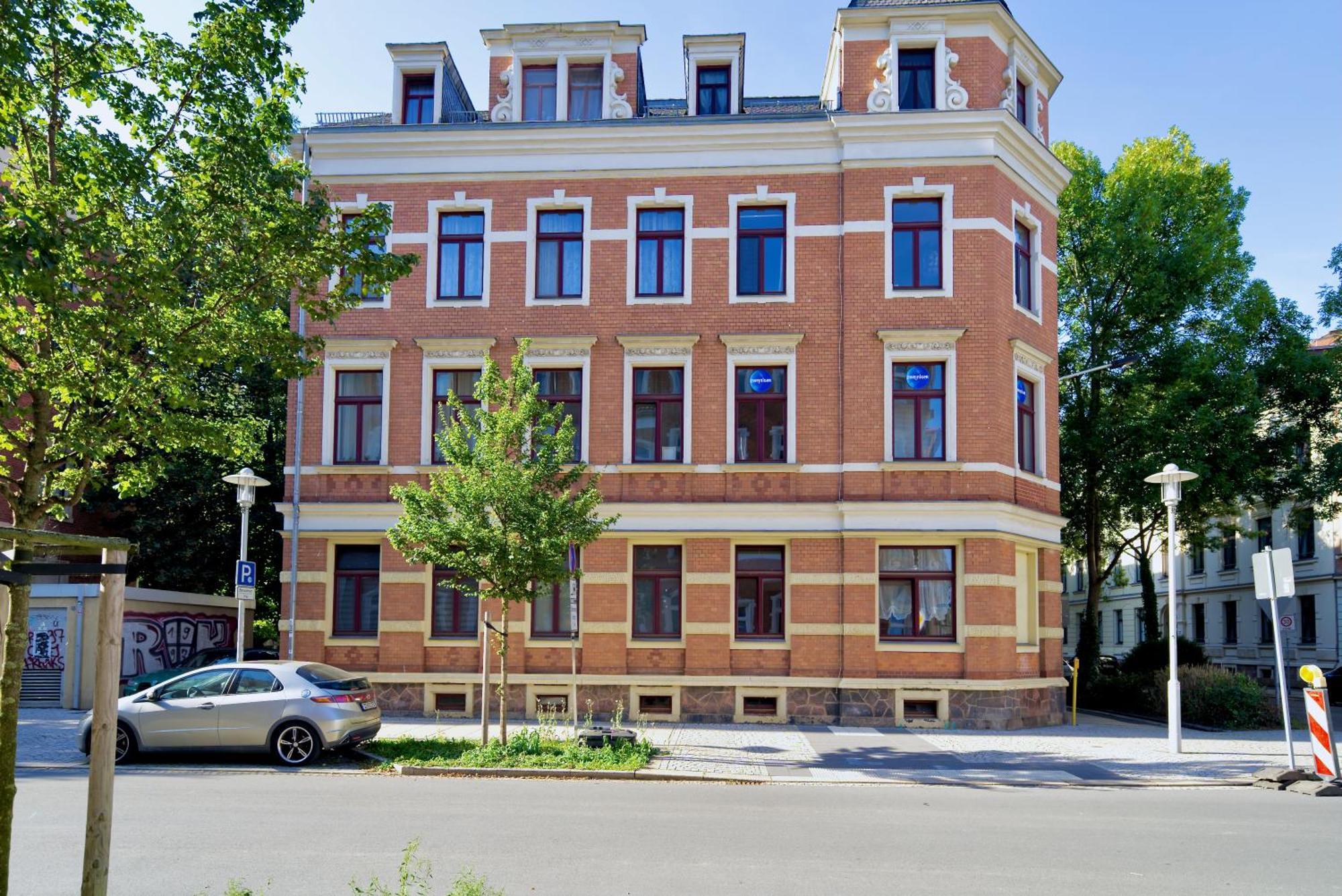 Edler Wohnraum Noble Stadtoase Mit Boxspringbett, Kaffeevollautomat & Parkplatz Zwickau Luaran gambar