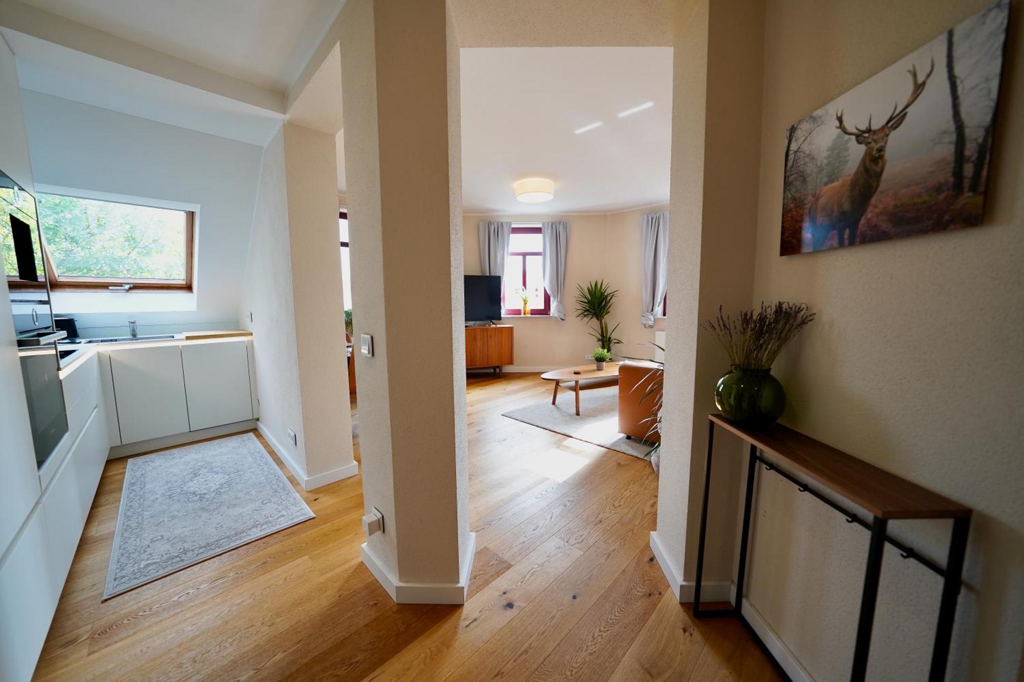 Edler Wohnraum Noble Stadtoase Mit Boxspringbett, Kaffeevollautomat & Parkplatz Zwickau Luaran gambar