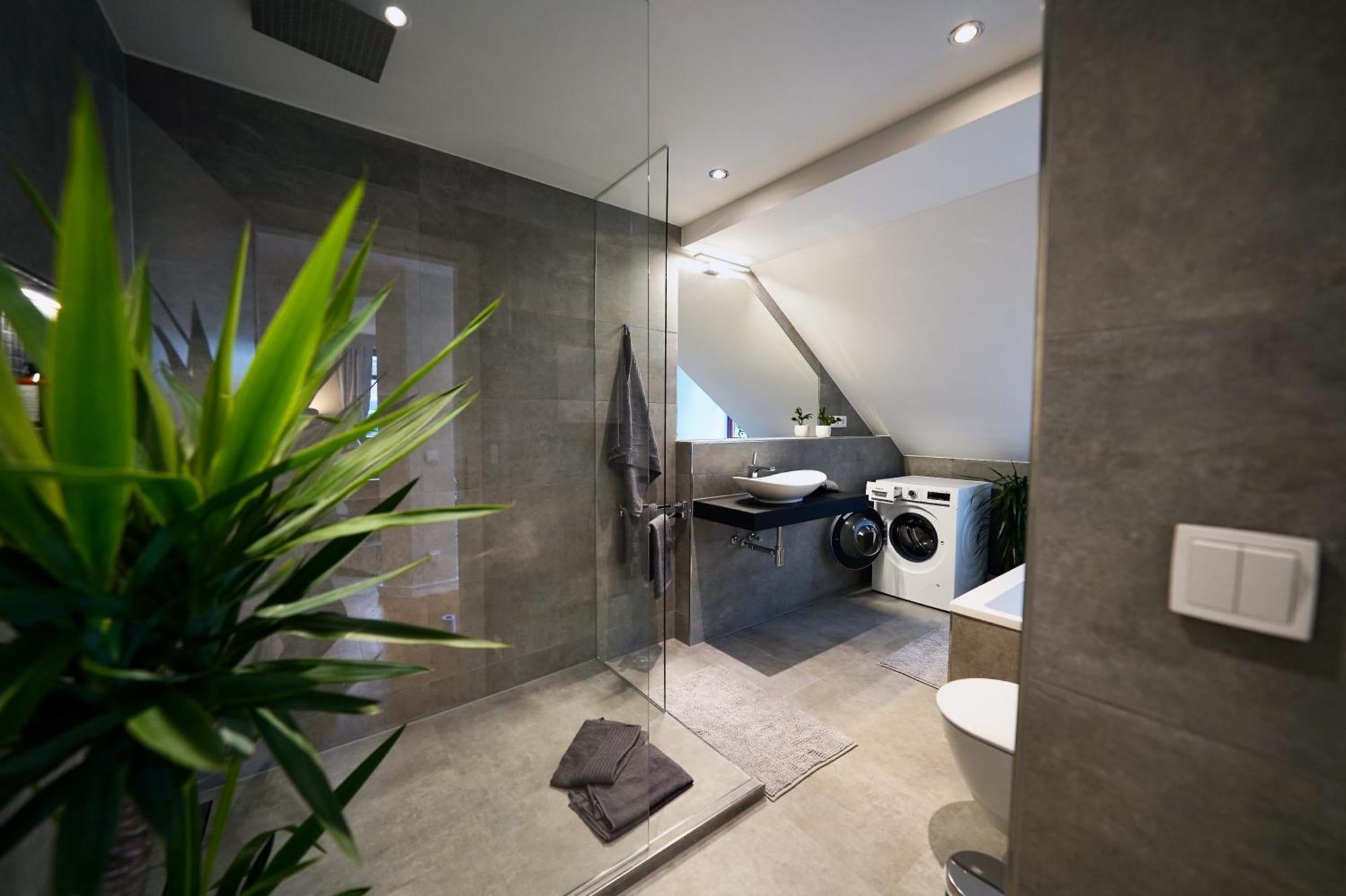 Edler Wohnraum Noble Stadtoase Mit Boxspringbett, Kaffeevollautomat & Parkplatz Zwickau Luaran gambar
