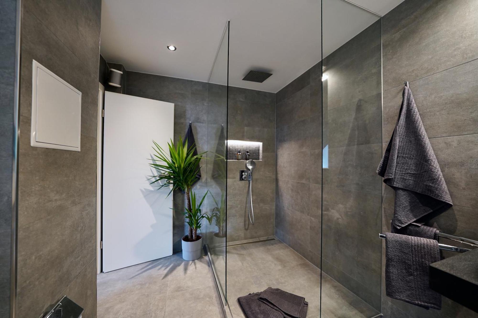 Edler Wohnraum Noble Stadtoase Mit Boxspringbett, Kaffeevollautomat & Parkplatz Zwickau Luaran gambar