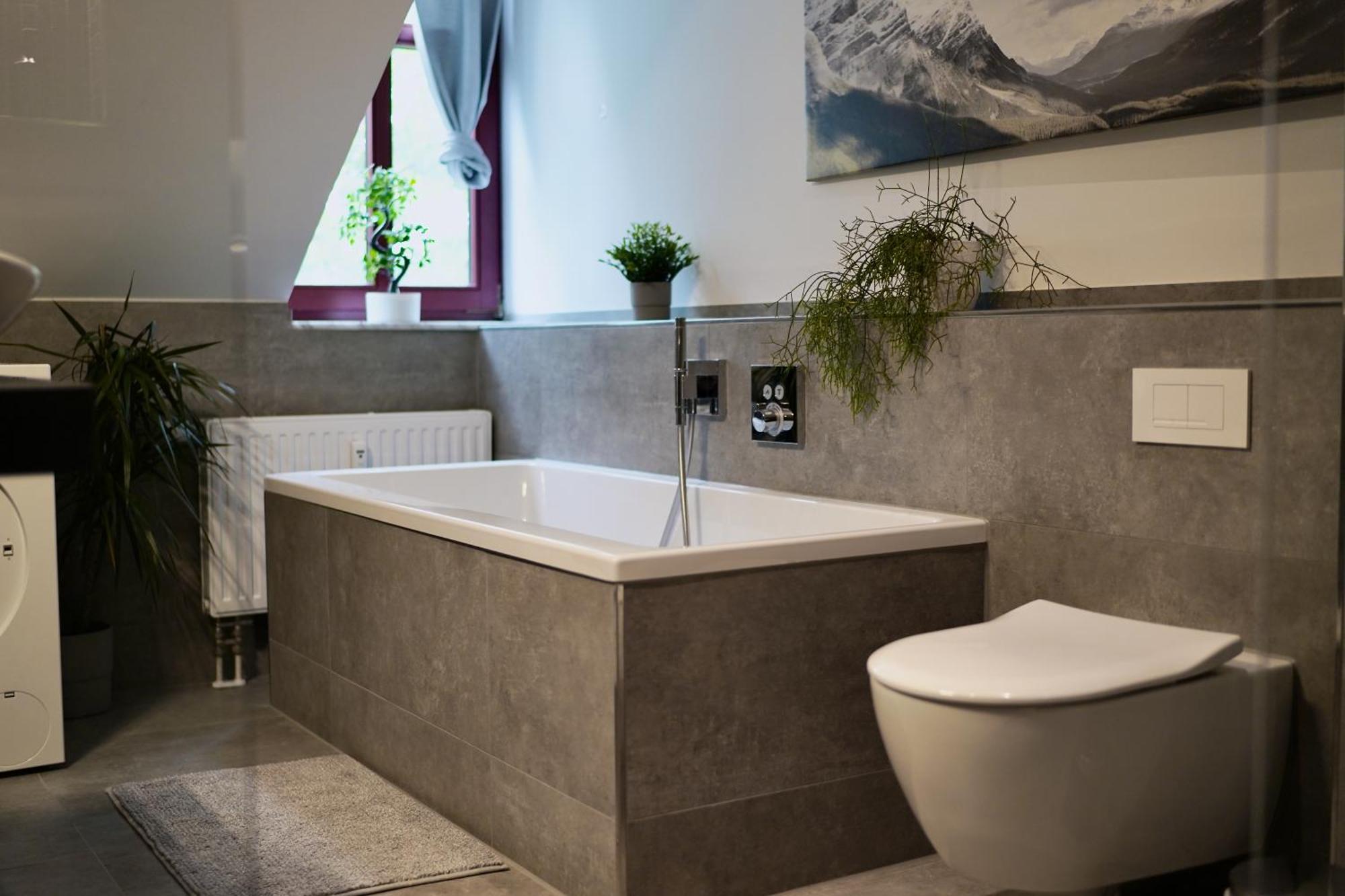 Edler Wohnraum Noble Stadtoase Mit Boxspringbett, Kaffeevollautomat & Parkplatz Zwickau Luaran gambar