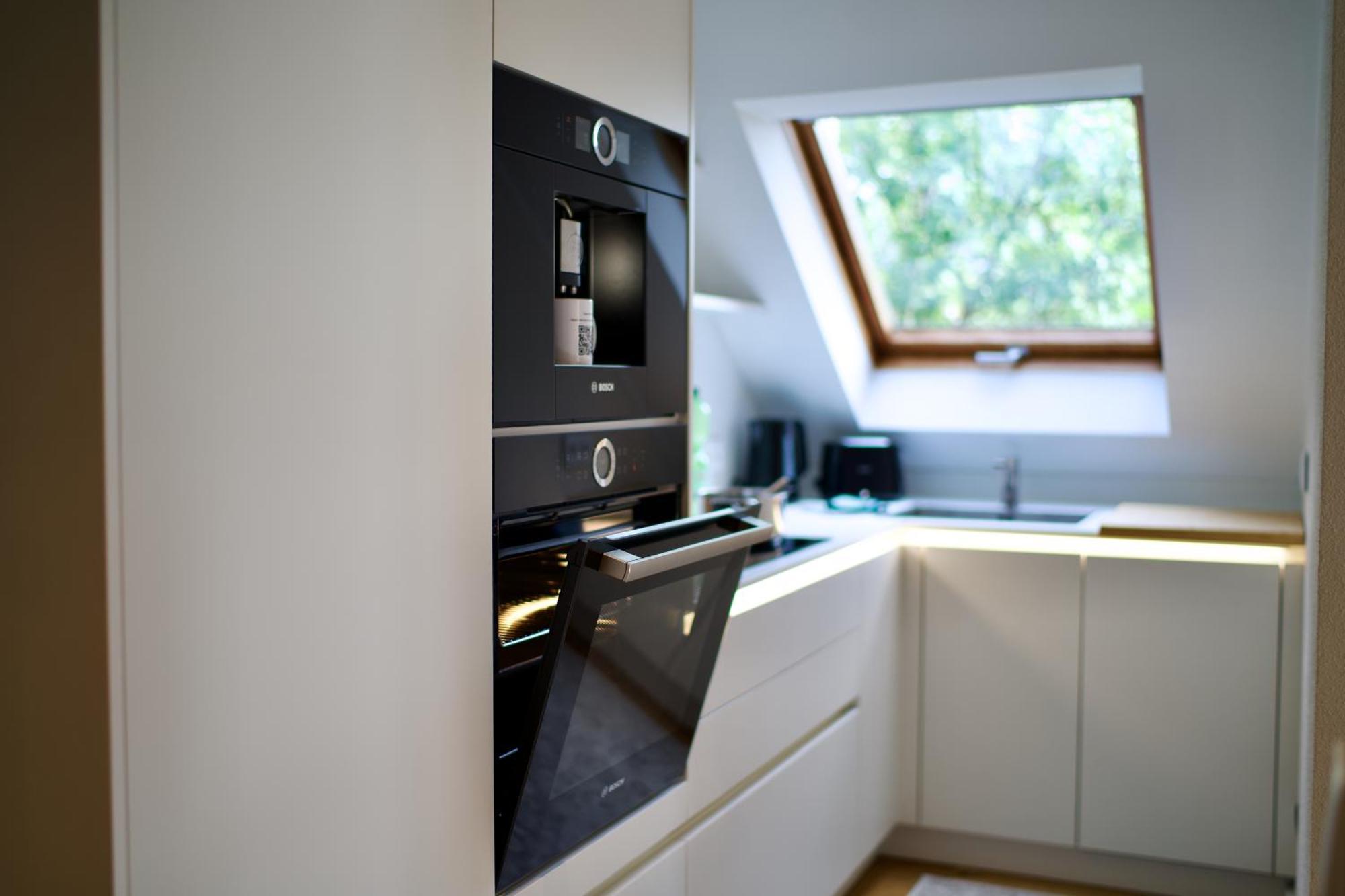 Edler Wohnraum Noble Stadtoase Mit Boxspringbett, Kaffeevollautomat & Parkplatz Zwickau Luaran gambar